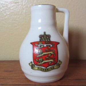 W.H. Goss crested heraldry china vintage Pickering (GC066 Grace)